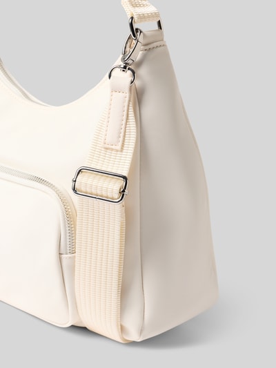 Produktfoto, cremefarbene Handtasche mit Label-Detail von BOGNER, Reißverschluss, Tragehenkel, Schulterriemen, weich-glatte Textur