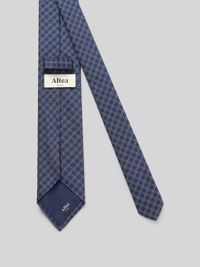 Produktfoto, Krawatte mit Label-Detail Modell 'Gange' von altea aus Baumwoll-Seide-Mix in Blau mit klassischer Passform, 8 cm Breite.