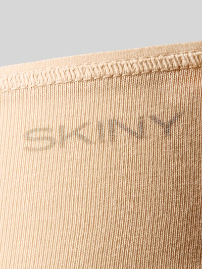 Produktfoto, Slip aus Baumwoll-Mix Modell 'Rio' von SKINY in Beige mit elastischem Bund, feine Rippstruktur, Label-Detail sichtbar