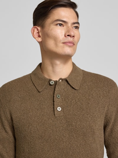 Jack & Jones Premium Sweter z dzianiny z kołnierzykiem polo model ‘MAVERICK’ Camel 3