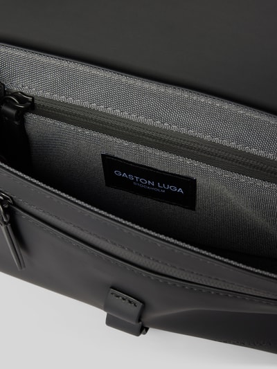 GASTON LUGA Torebka z detalem z logo model ‘SPLÄSH CROSSBODY’ Czarny 4