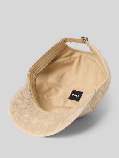 Produktfoto, Czapka z daszkiem w odcieniu beżowym, Materiał stylizowany na aksamit, wyhaftowane logo, wytłaczane logo, regulowany rzep, Basecap in Samt Optik Modell 'ARI-C-VE' od BOSS.