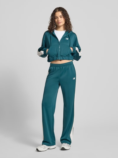 New Balance Cropped Sweatjacke mit Label-Stitching Dunkelgruen 1