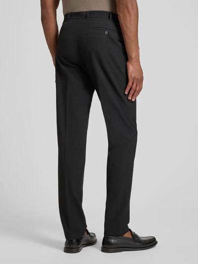 Męski model nosi Slim Fit Hose mit Tunnelzug od DIGEL, ciemnoszary materiał-mix z wełną, krój slim fit, kieszenie, szerokość w rozmiarze 50: 45 cm, długość nogawki wewnętrznej 82 cm, widok całej sylwetki z tyłu.