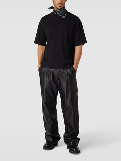 REVIEW Oversized Fit T-Shirt mit Rundhalsausschnitt Schwarz 1