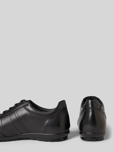 Produktfoto, Sneakersy z naturalnej skóry z wytłoczonym logo od Geox, czarne, wyprofilowana podeszwa, zaokrąglony krój, wysokość obcasa 3 cm, wysokość cholewki 9 cm, szerokość w rozmiarze 44: 7 cm