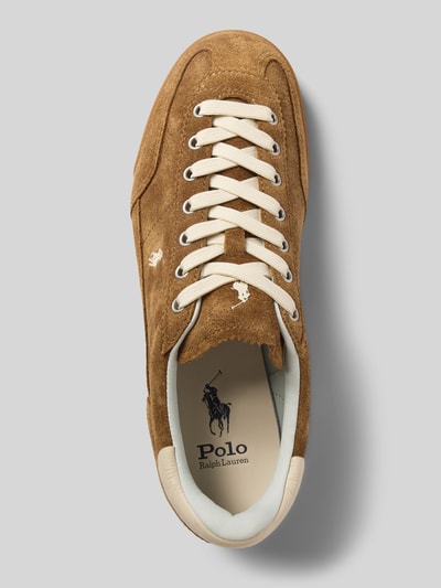 Produktfoto, Sneaker aus echtem Rindsleder von Polo Ralph Lauren in Braun mit weißer Sohle, markante Veloursleder-Textur, Damen Sneaker