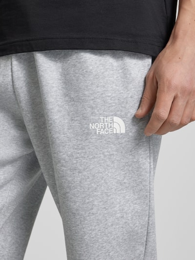 The North Face Regular tapered fit sweatpants met labelprint Lichtgrijs gemêleerd - 3