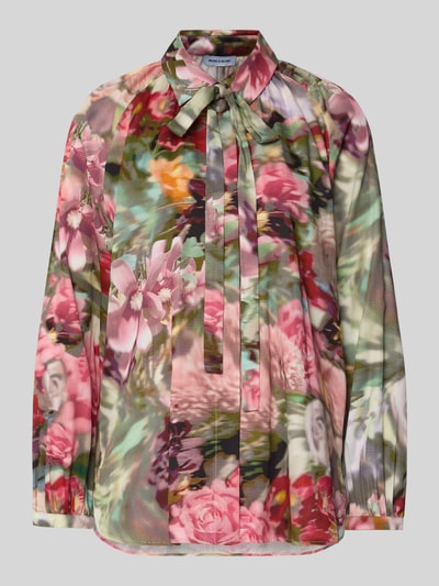Produktfoto, Hemdbluse mit Knopfleiste von More & More aus reiner Baumwolle im lockeren Schnitt mit Blumenmuster in Rosa, Grün und Rot.