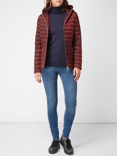 Christian Berg Woman Selection Daunenjacke mit Steppungen und Kapuze Bordeaux Rot 1