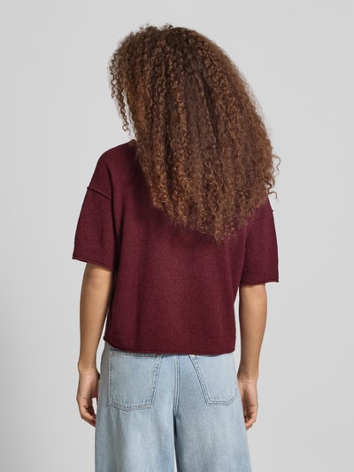 Kobiece modelka nosi Boxy Fit T-Shirt aus Baumwoll-Mix od Marc O'Polo Denim, efekt: jednolity kolor, pudełkowy krój, krój krótki, kołnierzyk polo, krótki rękaw, zrolowane brzegi, frota, mieszanka bawełny, zdjęcie całej sylwetki z tyłu