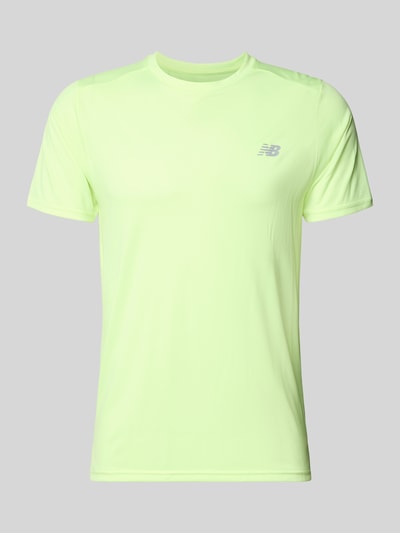 Produktfoto, Funktionsshirt mit Rundhalsausschnitt und Logo von New Balance in hellem Gelb, glatte Textur, Regular Fit, Rückenlänge 69 cm bei Größe M