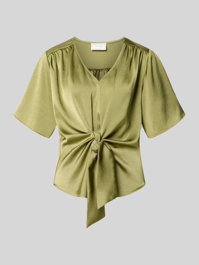 Produktfoto, Regular Fit Bluse mit Raffungen Modell 'Casadia' von Neo Noir in olivgrünem Satin, V-Ausschnitt, kurze Ärmel, glatte Textur