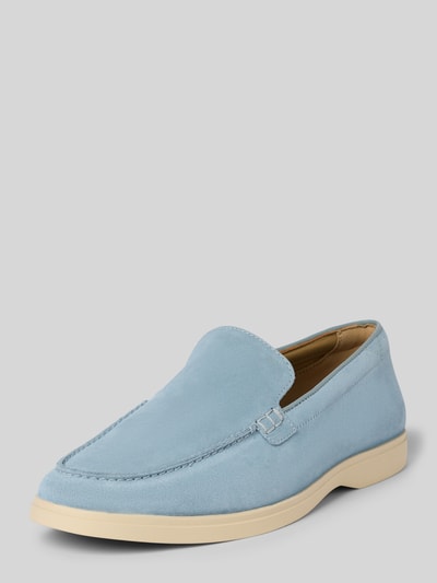 Produktfoto, Slipper aus beschichtetem Leder Modell 'Torford Easy' von Clarks in Hellblau mit strukturierter Sohle, Absatzhöhe 2 cm, Schafthöhe 7 cm, Schaftweite 14 cm.