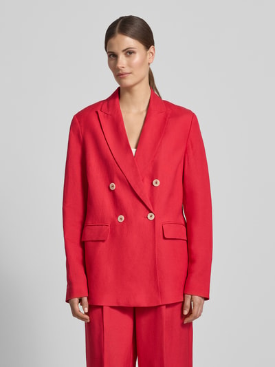 Frauenmodel trägt Regular Fit Blazer aus Leinen-Mix mit Viskose-Anteil von Christian Berg Woman Selection in Rot mit Pattentaschen, doppelreihiger Knopfleiste, Rückenlänge 71 cm, Brustweite 48 cm, Ärmellänge 63 cm, Ganzkörperansicht von vorne.