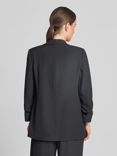 Frauenmodel trägt Relaxed Fit Blazer mit Pattentaschen von Jake*s Collection in Schwarz, glatte Struktur, Material-Mix mit Stretch, Ganzkörperansicht Rückansicht.