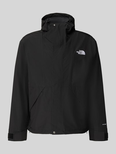 Produktfoto, czarna kurtka z kapturem o kroju regular fit, label-stitching, model 'REIGN ON 2.0' od The North Face, szerokość w rozmiarze M: 52 cm, długość pleców: 69 cm, szerokość klatki piersiowej: 63 cm, długość rękawa: 65 cm