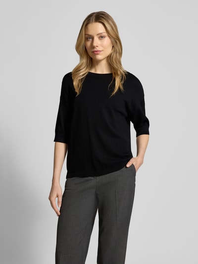 Frauenmodel trägt Regular Fit T-Shirt aus Viskose-Mix Modell 'Morla' von B.Young, Schwarz, 7/8-Arm, Nahaufnahme Oberkörper.