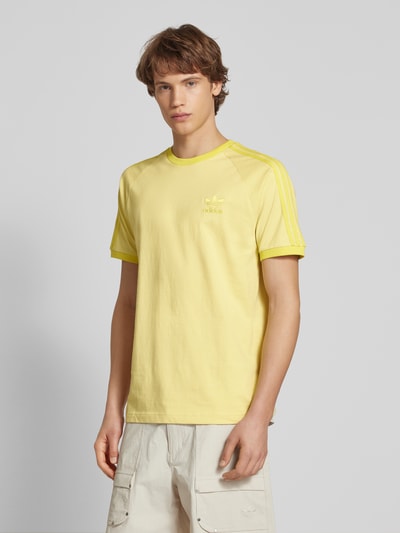 adidas Originals T-Shirt mit Rundhalsausschnitt und Logo-Stitching Hellgelb 4