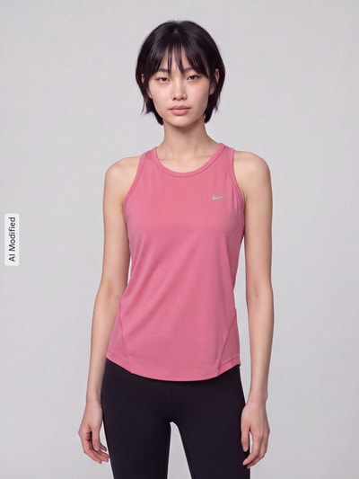 Frauenmodel trägt Slim Fit Sport-Top mit Logo-Print Modell 'Tempo' von Nike in Rosa, glatte Textur, Damen Sport-Top von Nike Training, Ganzkörperansicht von vorne, KI-modifiziertes Bild.