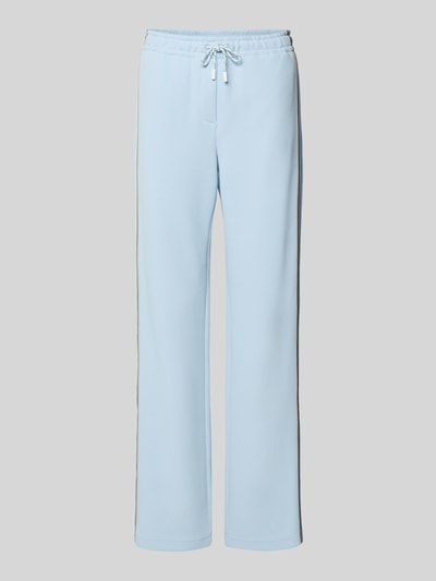 Produktfoto, Wide Fit Sweatpants mit Strukturmuster von Marc Cain w jasnoniebieskim kolorze, fakturowany wzór, tunel, szerokość w rozmiarze 36: 39 cm, długość wewnętrzna nogawki w rozmiarze 36: 89 cm, mieszanka bawełny