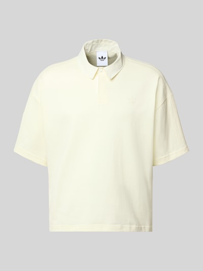 Produktfoto, Regular Fit T-Shirt mit Polo-Kragen von adidas Originals aus reiner Baumwolle, Logo-Stitching, cremeweiß, glatte Textur