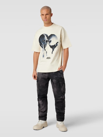 Multiply Apparel Oversized T-Shirt mit Motiv-Print Beige 1