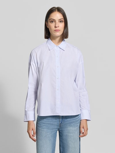 Vrouwenmodel draagt Regular fit blouse met lange mouwen van puur katoen model 'Expand' van HUGO, Dames blouse met lange mouwen, voorkant geheel in beeld