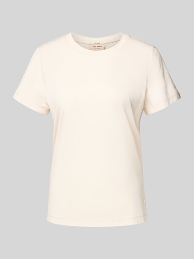 Produktfoto, Regular Fit T-Shirt mit Label-Emblem Modell 'Dala' von MOS MOSH in Creme, Jersey mit feiner Struktur, Rundhalsausschnitt, Kurzarm. Damen T-Shirt aus dem MOS MOSH Sortiment, Rückenlänge bei Größe S: 58 cm.
