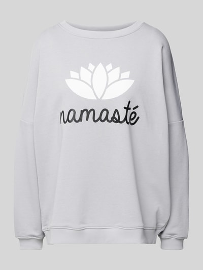 miss goodlife Sweatshirt mit Statement-Print Modell 'Double namaste' Mittelgrau 2