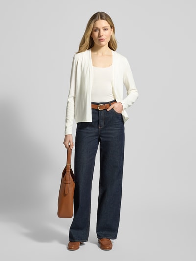 Frauenmodel trägt Regular Fit Cardigan Baumwoll-Viskose-Mix von s.Oliver RED LABEL, Optik: Unifarben, Materialverarbeitung: Strick, Ganzkörperansicht von vorne.