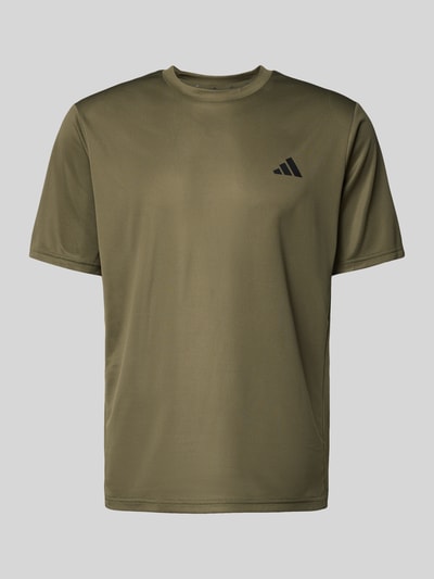 Produktfoto, T-Shirt mit Label-Print von adidas Training in Olivgrün, Lockerer-Schnitt, gerippter Rundhalsausschnitt, Rückenlänge 70 cm bei Größe M