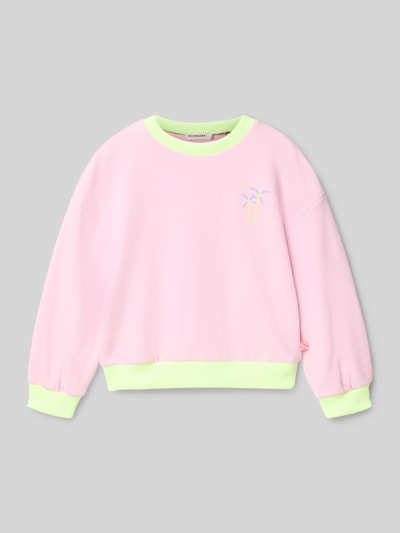 Produktfoto, Sweatshirt mit rückseitigem Motiv- und Statement-Print von BILLIEBLUSH aus Baumwoll-Mix in Rosa mit gelben Bündchen, bunte Palmenstickerei, lockere Passform, sichtbare weiche Stoffstruktur