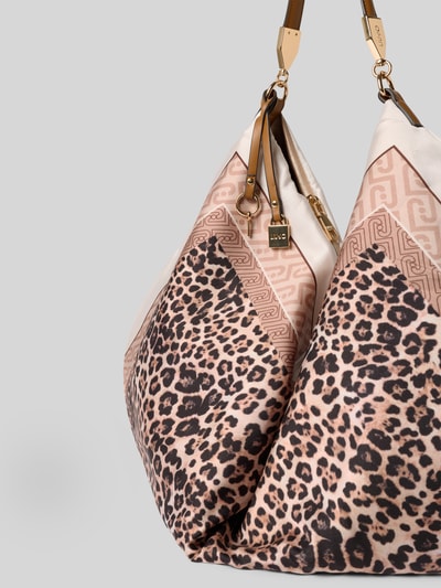 Produktfoto, Handtasche mit Tragehenkel Modell 'FOULARD' von Liu Jo White z satyny z uchwytem, główna przegroda z zamkiem błyskawicznym, aplikacja z metką, szerokość w rozmiarze 1: 70 cm, długość w rozmiarze 1: 40 cm, głębokość w rozmiarze 1: 5 cm, długość paska na ramię w rozmiarze 1: 38 cm, beżowo-brązowe wzory zwierzęce, miękka faktura.