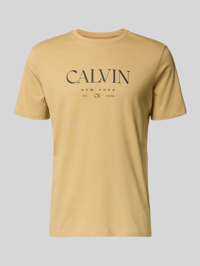 Produktfoto, T-Shirt mit Label-Print und Rundhalsausschnitt von CK Calvin Klein in Gelb aus reiner Baumwolle, Regular-Fit, Rückseite 72 cm bei Größe M