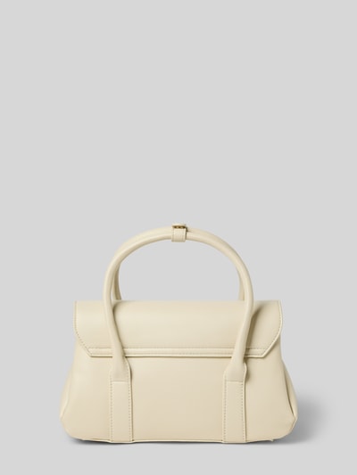 Produktfoto, Handtasche mit Label-Applikation von VALENTINO BAGS in Creme, glatte Oberfläche, Tragehenkel, abnehmbarer Schulterriemen, Hauptfach mit Überschlag und Magnetverschluss, Reißverschluss, Maße ca. 28x16x12 cm, Schulterriemen 125 cm.