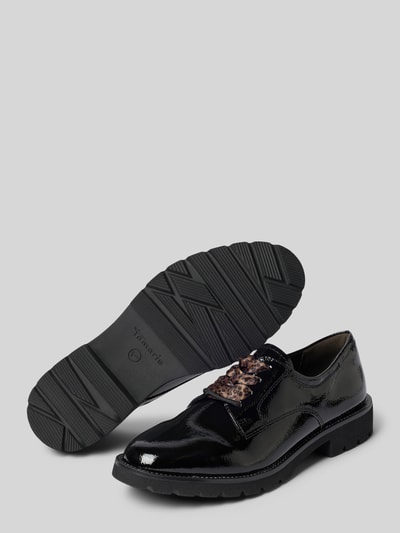 Produktfoto, schwarze Schnürschuhe in Leder-Optik von Tamaris mit glänzender Oberfläche und gemusterten Schnürsenkeln, Damen Schnürschuhe von Tamaris