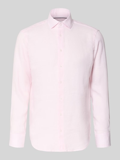 Produktfoto, Regular Fit Leinenhemd mit Kentkragen von Christian Berg Men in zartem Rosa, Knopfleiste, reine Leinensstruktur, glatte Oberfläche.