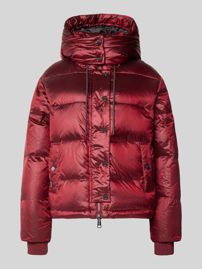 Produktfoto, Regular Fit Jacke mit Daunen-Feder-Füllung Modell 'Jilly' von MOS MOSH in glänzendem Dunkelrot, Stepp-Optik, Kapuze mit Tunnelzug