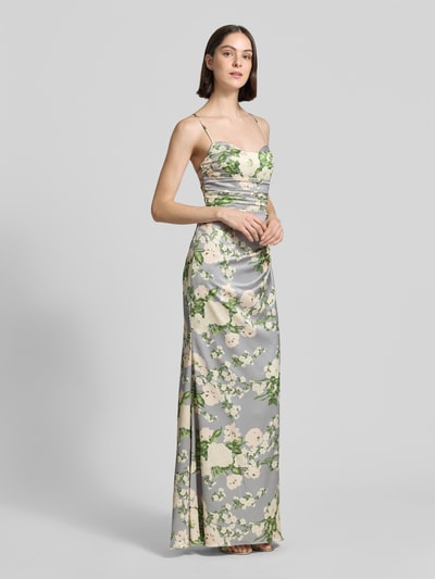 Vrouwenmodel draagt avondjurk met rückseitiger Schnürung van Mascara, bloemenprint satijn, nauwsluitend model, maxi-jurk, cascadehals, gekruiste spaghettibandjes, draperingen, ruglengte maat 36: 134 cm, borstwijdte maat 36: 33 cm, geheel van voren gezien