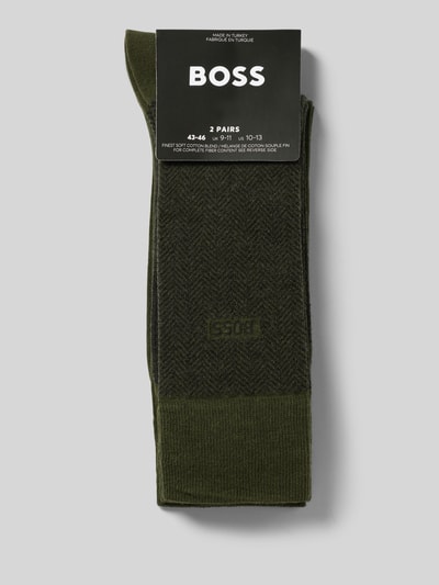 Produktfoto, Strümpfe aus Baumwoll-Mix im 2er-Pack von BOSS in Olivgrün mit Fischgrätenmuster, elastischem Bund und Label-Schriftzug