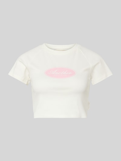 Produktfoto, Cropped T-Shirt mit Logo-Print von Another Cotton Lab in Weiß mit rosa Logo-Print aus reiner Baumwolle und Rundhalsausschnitt.