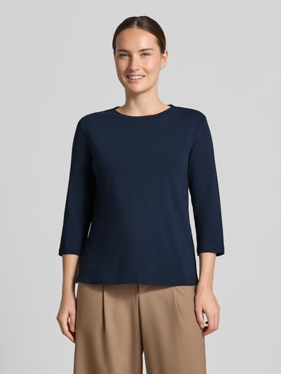 Frauenmodel trägt dunkelblaues Regular Fit 3/4-Shirt aus Baumwoll-Mix Modell 'MULTIA' von Max Mara, Weekend Max Mara, Nahaufnahme Oberkörper.
