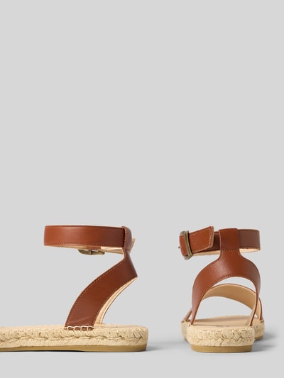 Produktfoto, braune Sandalette aus Leder Modell 'NIMES' von Espadrij mit Riemen, Gummisohle, flacher Absatz, beige Sohle, klare Linien