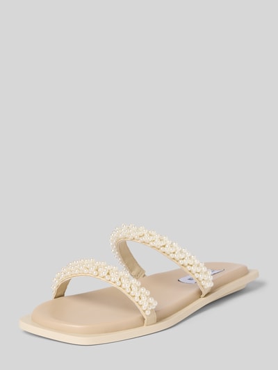 Produktfoto, Pantolette mit Perlenbesatz Modell 'Sinne' von Steve Madden, eckige Form, dünne Riemen, glatte Sohle, offene Ferse, 1 cm Absatz, beige Farbtöne