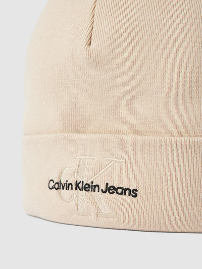 CK Calvin Klein Beanie mit Label-Stitching Modell 'EMBRO' Offwhite 2