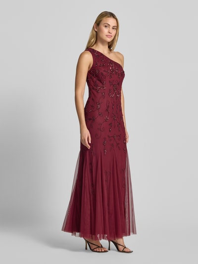 Frauenmodel trägt Regular Fit Abendkleid mit Ziersteinbesatz von Adrianna Papell, florales One-Shoulder-Design, Ganzkörperansicht von vorne.