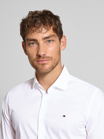 Tommy Hilfiger Tailored Koszula biznesowa o kroju slim fit z kołnierzykiem typu kent Biały 3