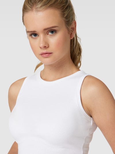 Review Basic Tanktop Weiss 3