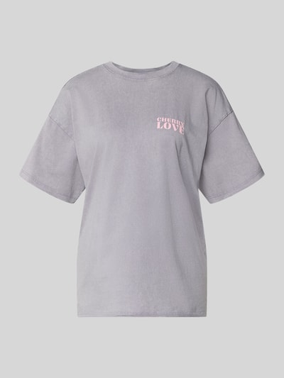 Produktfoto, Oversized T-Shirt aus Bio-Baumwolle Modell 'KINNA LIFE' von Only, damski t-shirt z efektem melanżu, krój oversized, napis, okrągły dekolt, krótki rękaw, zrolowany brzeg, czysta bawełna ekologiczna